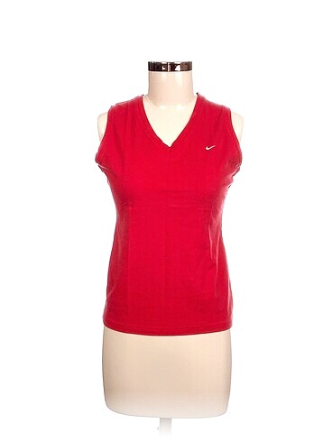 Nike T-shirt %70 İndirimli.