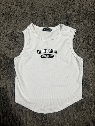 beyaz asimetrik crop bluz