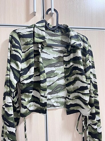 Bershka Desenli Saten Gömlek