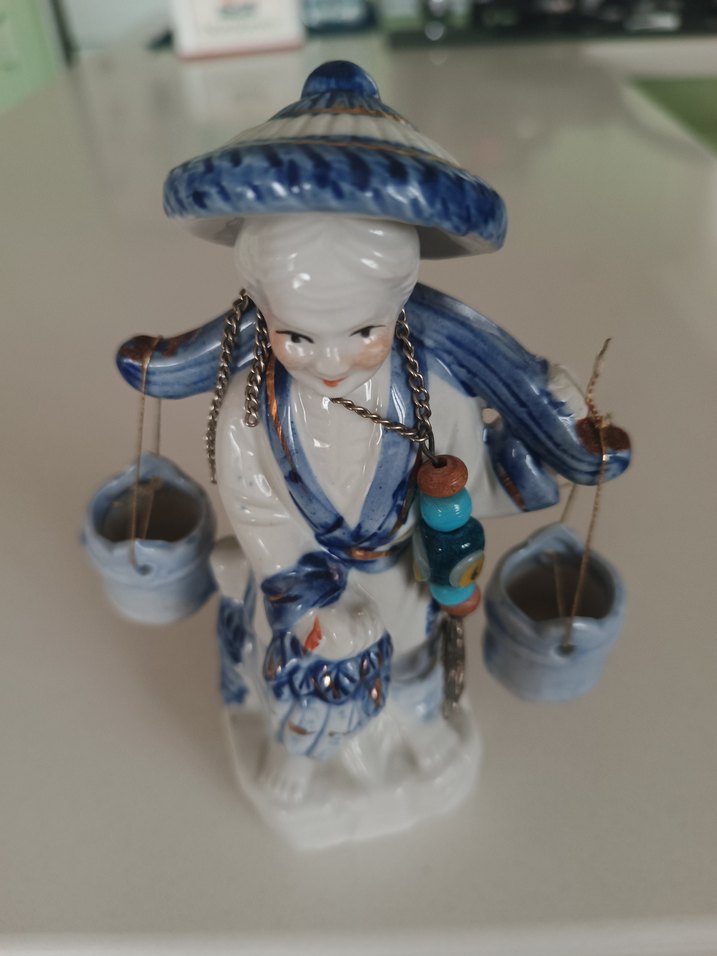 Mavi Detaylı Seramik Figürin - Görsel 3