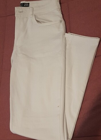 Beyaz likralı pantalon 
