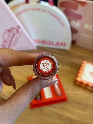 Sephora Sheglam - Cherry Cake