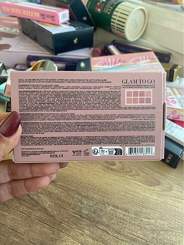 Beden Anastasia Beverly Hills glam to go