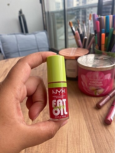 Nyx Fat oil newsfeed