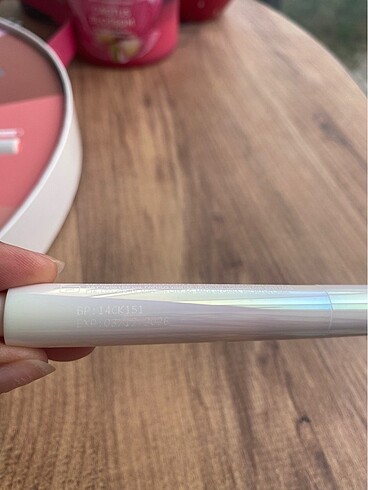  Beden Sheglam Mahogany Magic ruj