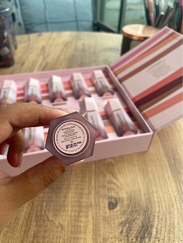 Sephora Sheglam Birthday Suit allık