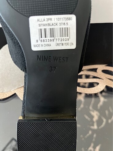 37 Beden siyah Renk Nine west tüylü terlik