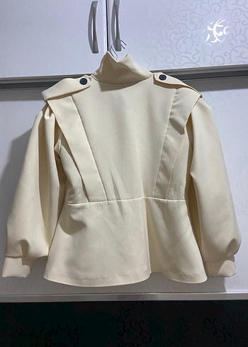 Bej Kemer Detaylı Kısa Kadın ceket - Görsel 4