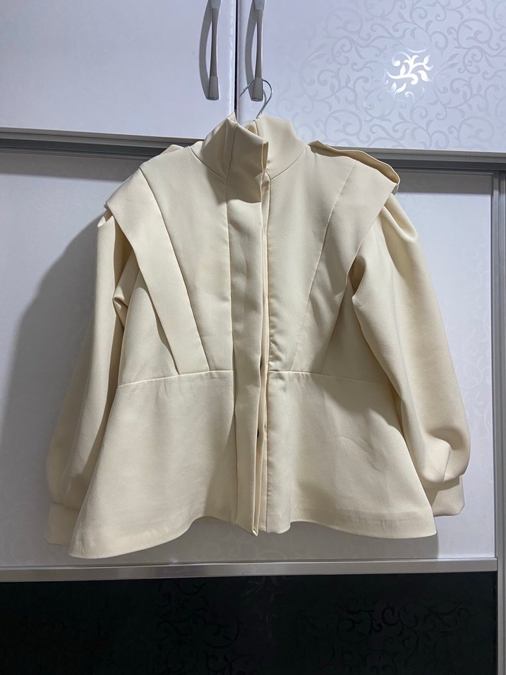 Bej Kemer Detaylı Kısa Kadın ceket - Görsel 2