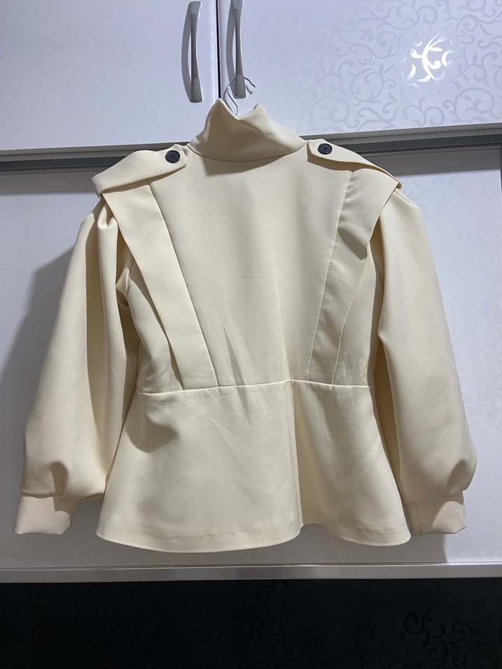 Bej Kemer Detaylı Kısa Kadın ceket - Görsel 4