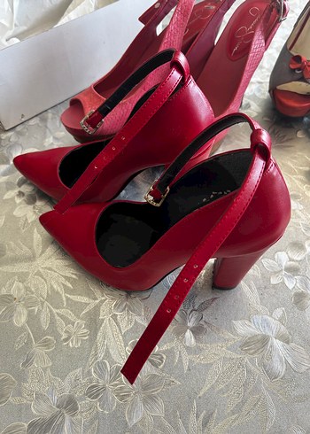 37 Beden Efsane Kırmızı Deri Stiletto
