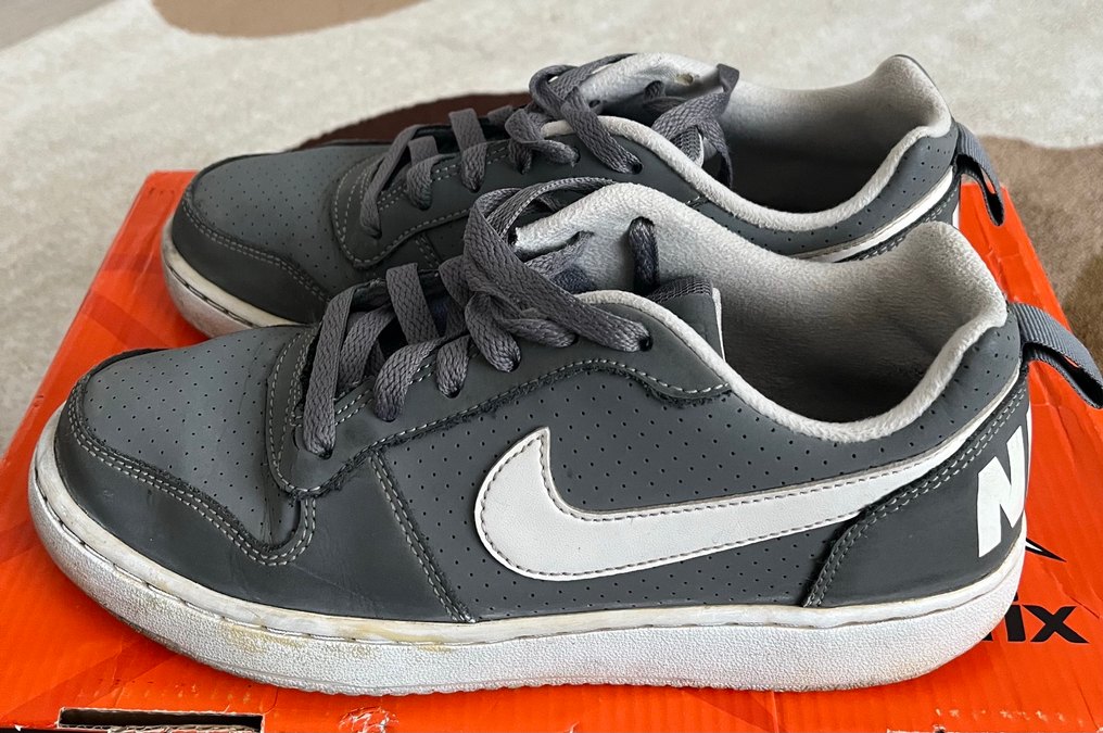 Nike Orijinal Gri Bağcıklı Kadın Spor Ayakkabı - Görsel 2