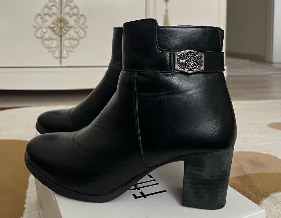 Polaris Parlak Siyah Deri Kadın Bot - Görsel 2