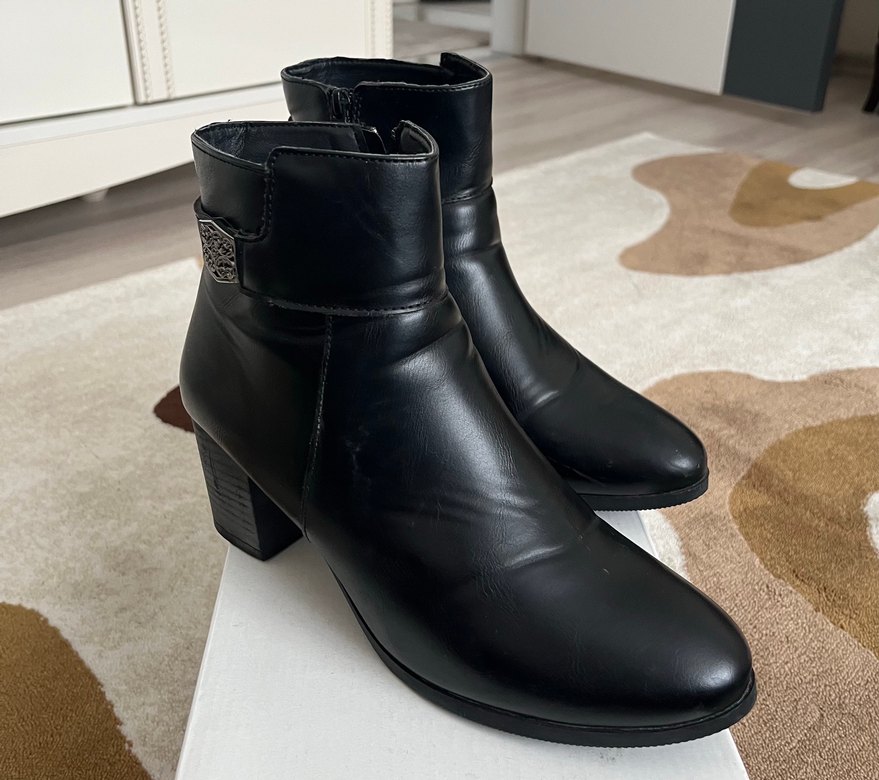 Polaris Parlak Siyah Deri Kadın Bot - Görsel 4