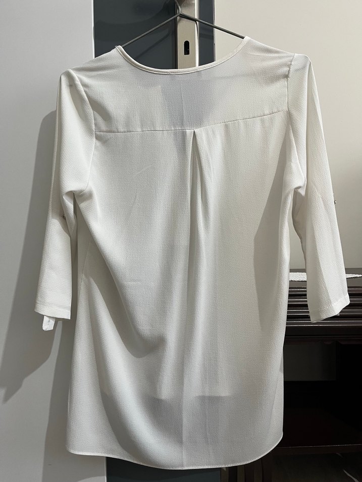 Düğmeli V Yaka Beyaz Kadın Gömlek - Görsel 2