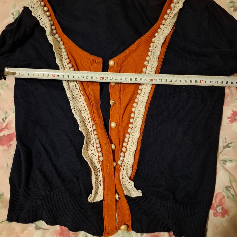 Düğmeli Nakışlı V Yaka Kadın Hırka - Görsel 2