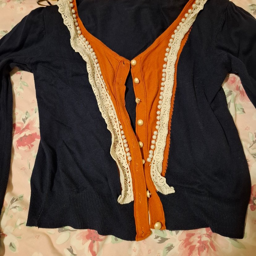 Düğmeli Nakışlı V Yaka Kadın Hırka - Görsel 4