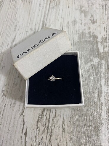 Pandora yüzük