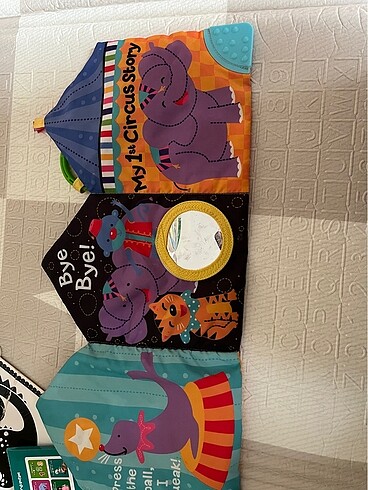 Diğer Bebek hışırtılı kitap