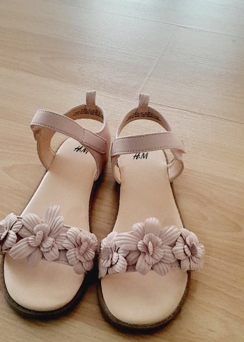 Pembe Çiçekli Kız Sandaletleri
