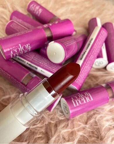Avon Colortrend Ruj