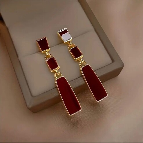 Bordo Küpe