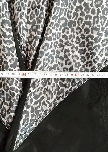 Leopar Desenli Siyah Uzun Kadın yağmurluk - Görsel 4