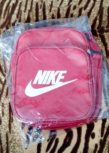 Nike Kırmızı Spor Çantası - Görsel 2