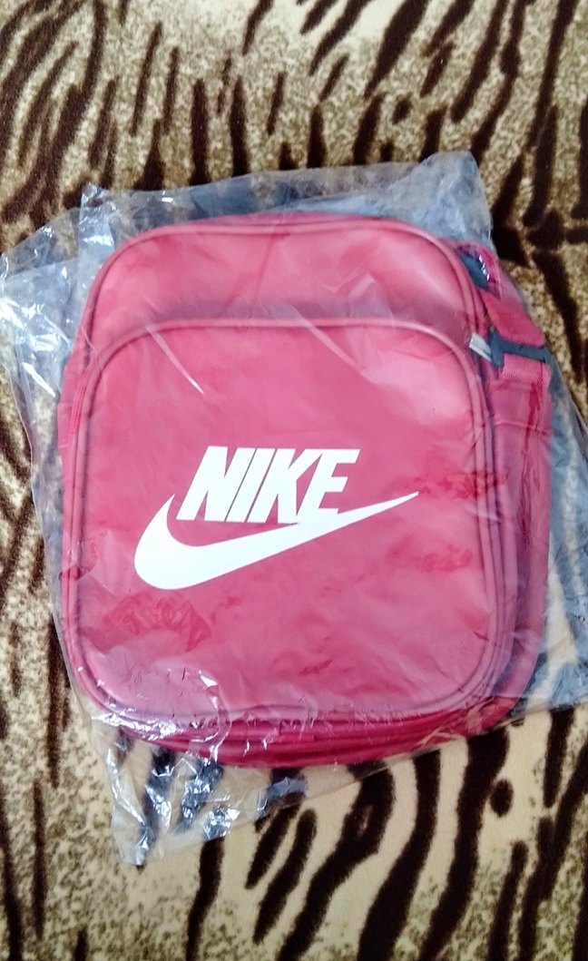 Nike Kırmızı Spor Çantası - Görsel 2