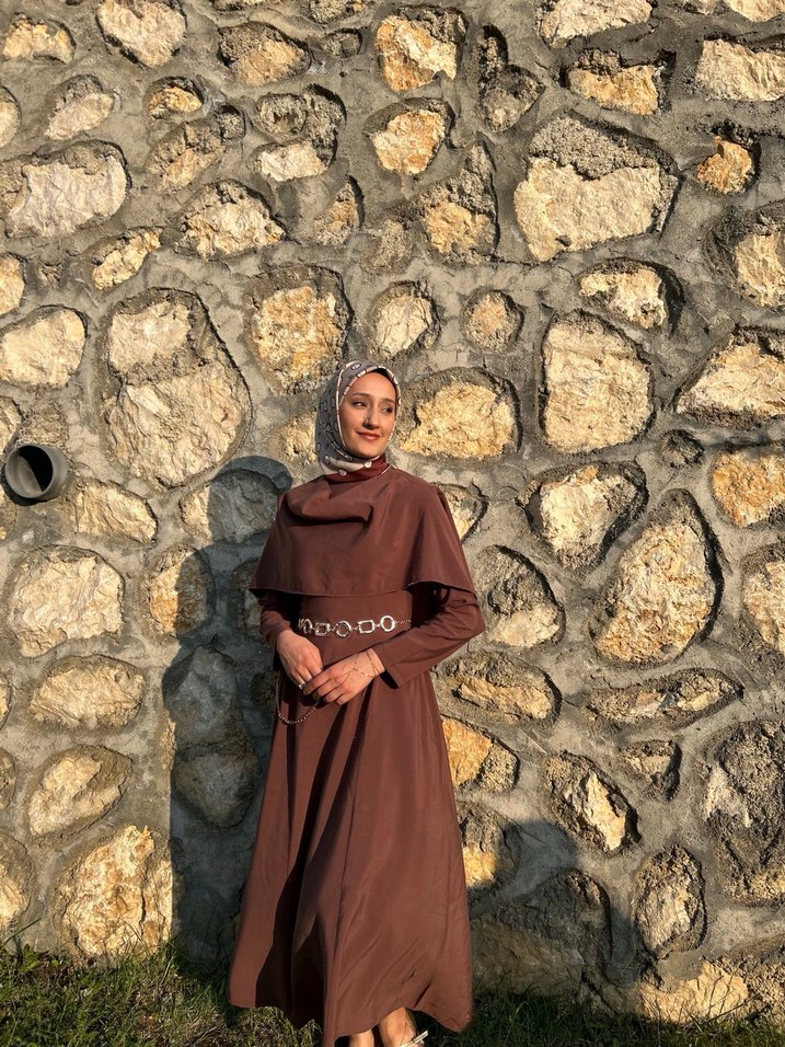 Pelerinli Bohem Tarz Uzun Kahverengi Elbise - Görsel 3