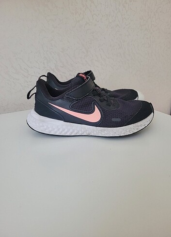 Nike 31 numara kız cocuk spor ayakkabi