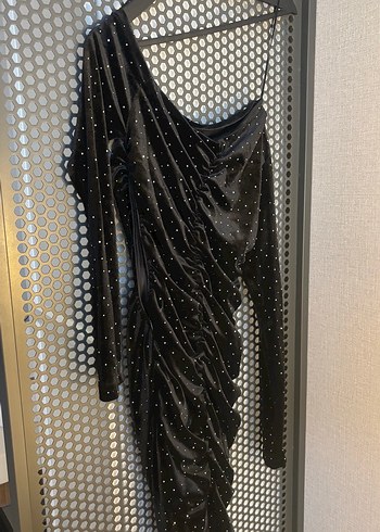 Koton Siyah Asimetrik Yaka Taşlı Kadife Elbise - Görsel 6