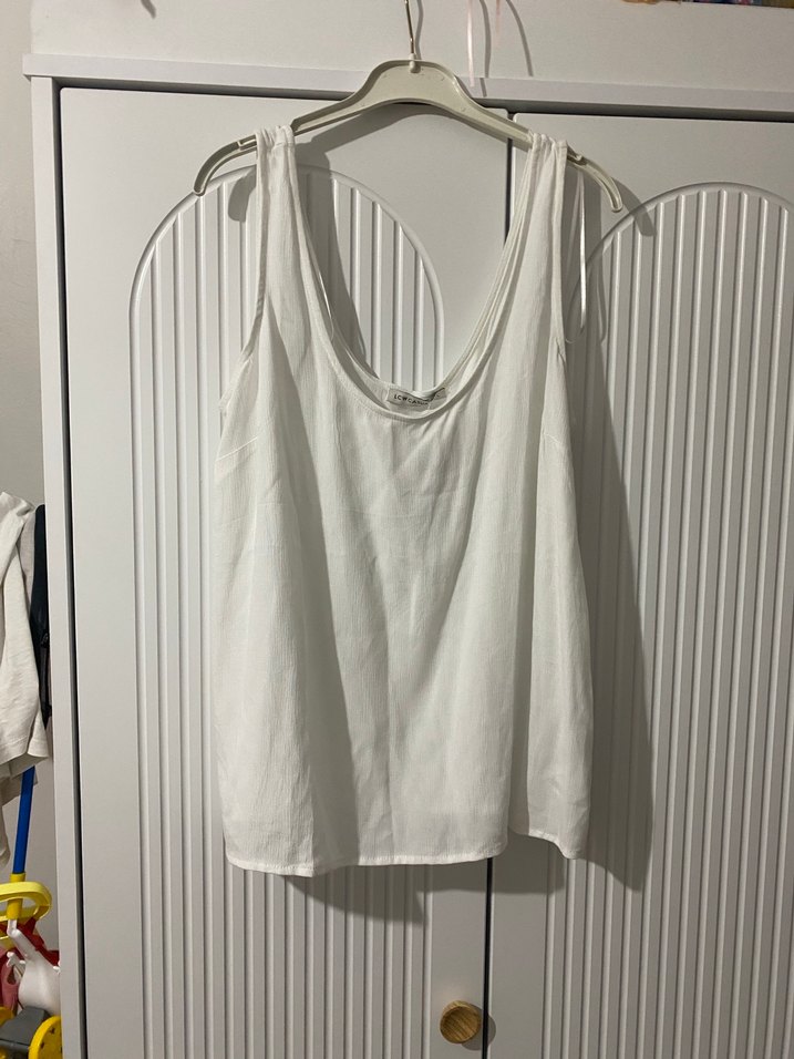 Beyaz V Yaka Bluz - Görsel 2