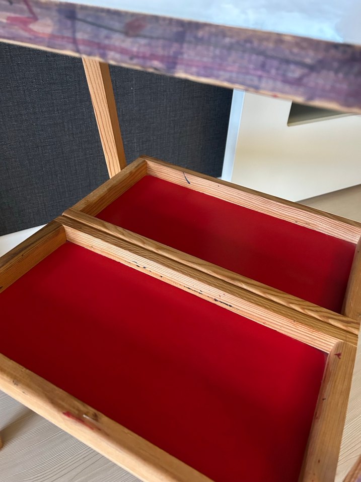 Kırmızı Çocuk Tahtası ve Raflı Ahşap Stand - Görsel 5