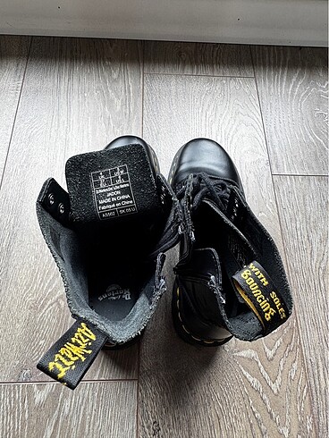 37 Beden siyah Renk DR.MARTENS BOT