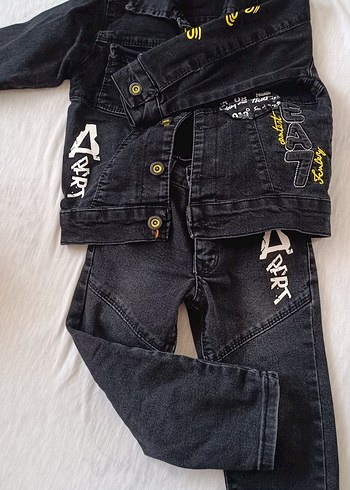 Düğmeli Siyah Nakışlı Erkek Çocuk Kot Pantolon