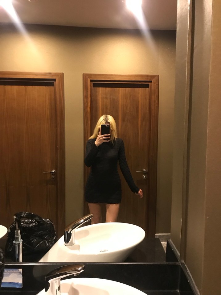 Sırt dekolteli elbise - Görsel 4