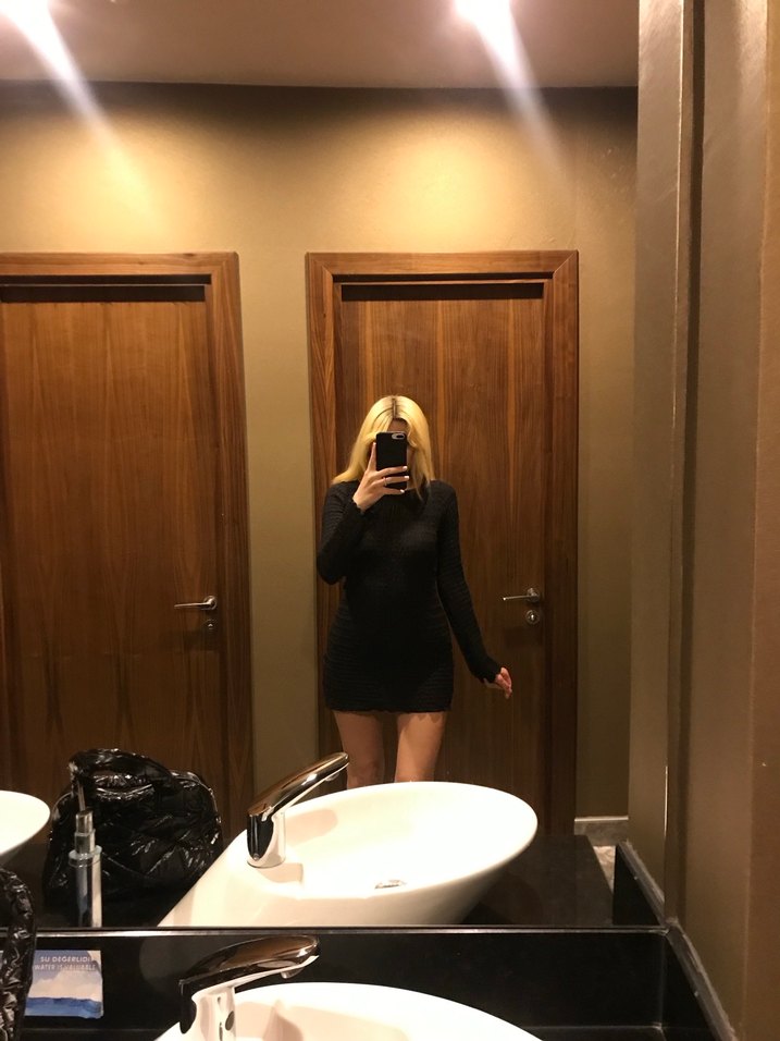 Sırt dekolteli elbise - Görsel 3