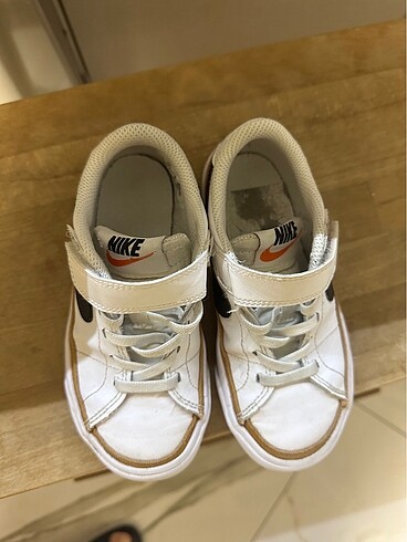 27 Beden beyaz Renk Nike çocuk ayakkabı