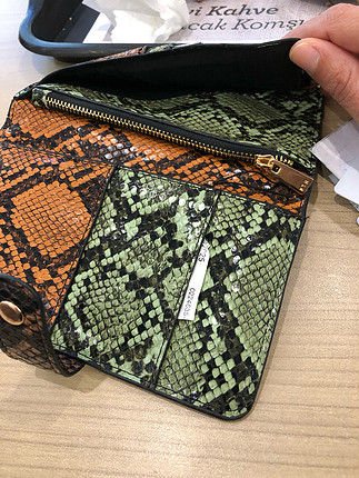 Stradivarius Yılan desenlı