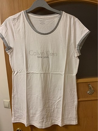 Calvin klein beyaz tişört