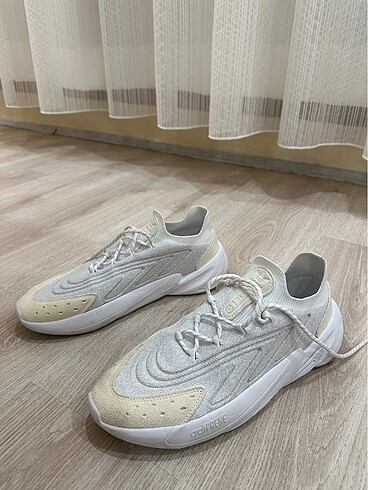 Original adidas ozelia