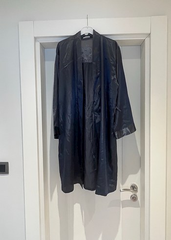 Uzun Siyah Nakışlı Gotik Kadın Sabahlık - Görsel 3