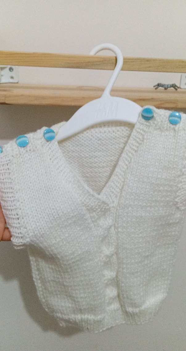 Diger Beyaz Örgü Kolsuz V-Yaka Triko Süveter - Görsel 2