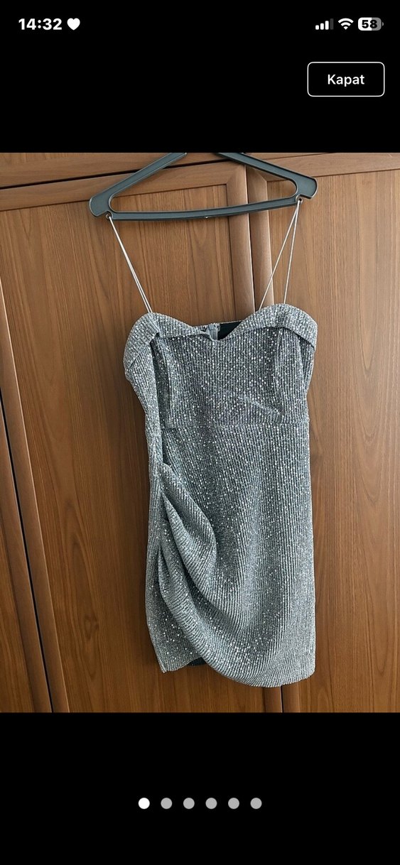 Zara model Parlak Gri Straplez Mini Elbise - Görsel 3