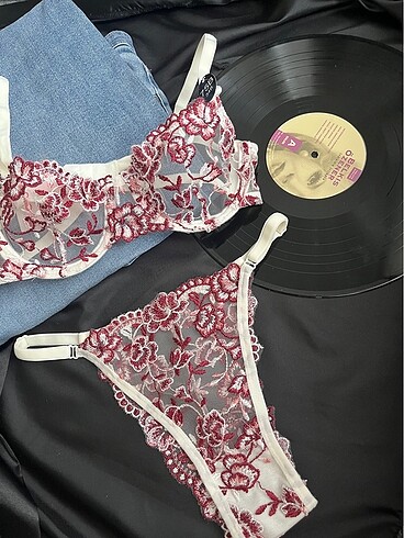 Bralet takım