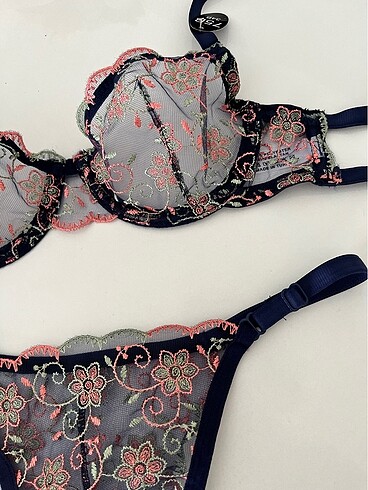 Bralet takım