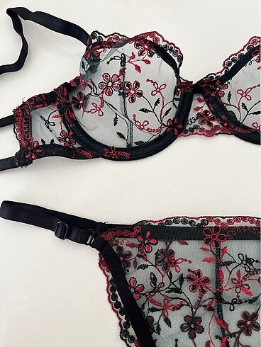 Bralet takım