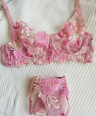 Bralet takım