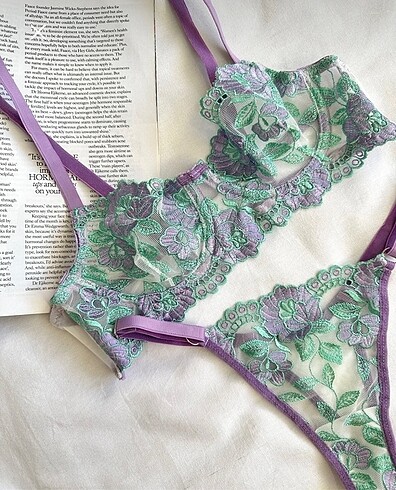 Bralet takım